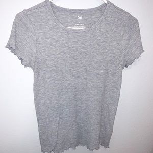 Fitted lettuce trim ribbed tee